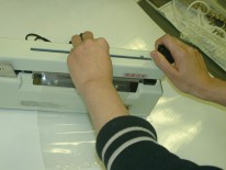 Allows users to trim off any unwanted part of the bag with the cutter at the handle.