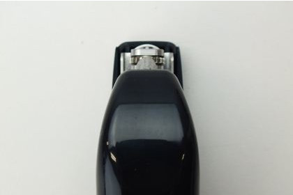 Easy to see contact points<br />
The arc-shaped teeth of the Hand piece allows the user to see the weld points clearly.