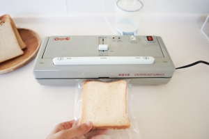 vacuum pack and freeze bread　