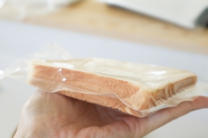 vacuum pack and freeze bread 3　